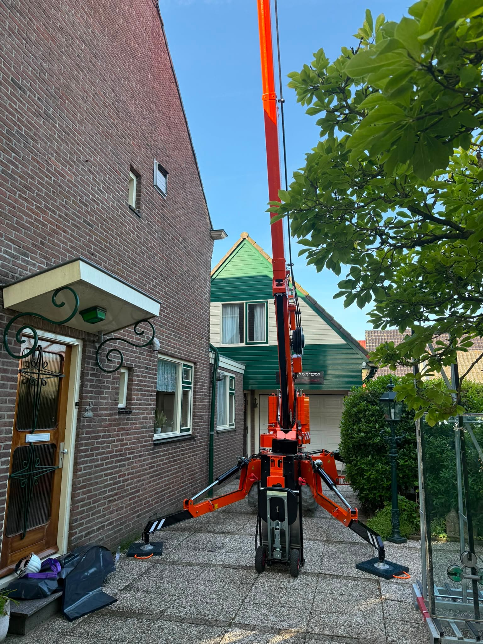Hoeflon C10e volledig uitgeklapt extreem bereik van Holland Kranen
