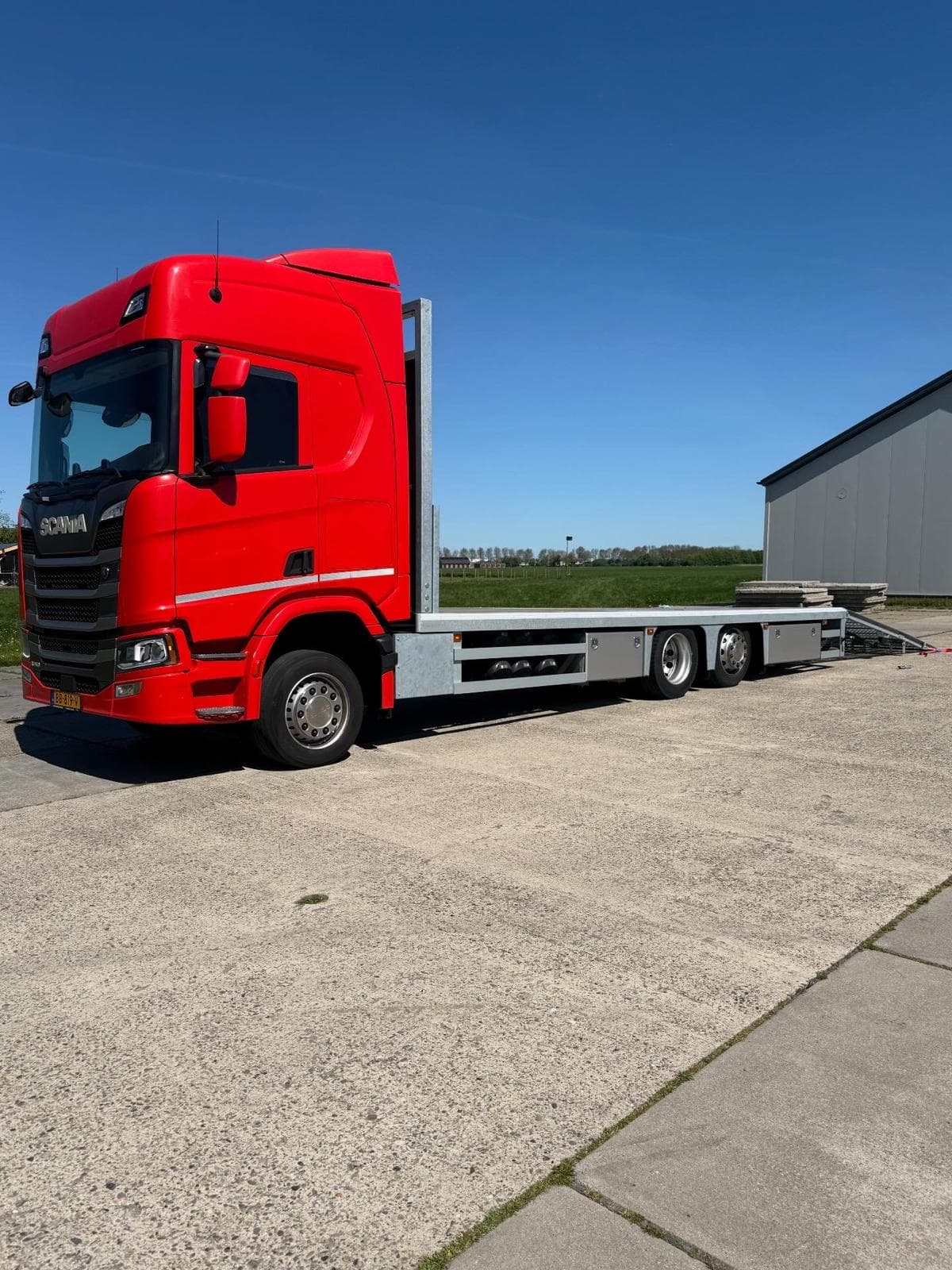 Scania R410 machinetransport oprijwagen van Holland Kranen