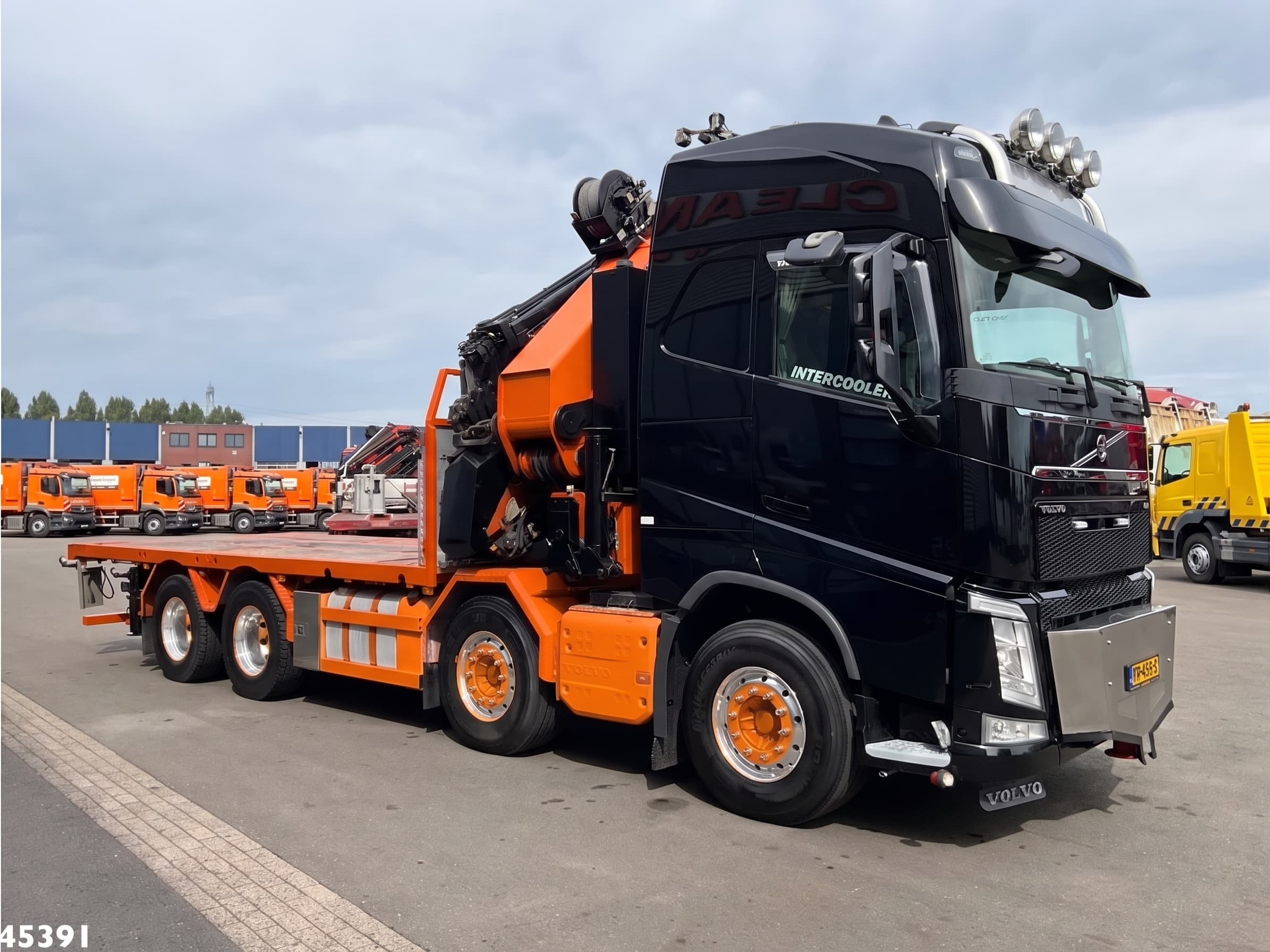 Volvo FH540 autolaadkraan oranje